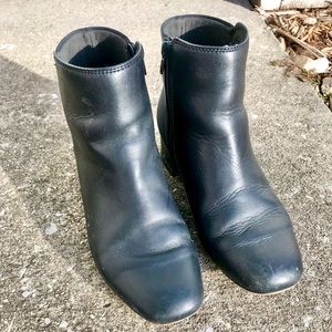 Clarks Chelsea Boots US Women’s Size 8 Black